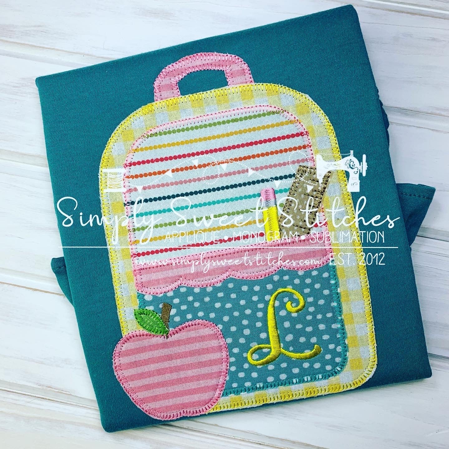 1447 - GIRLY BACKPACK WITH APPLE - APPLIQUE CHILD SHIRT