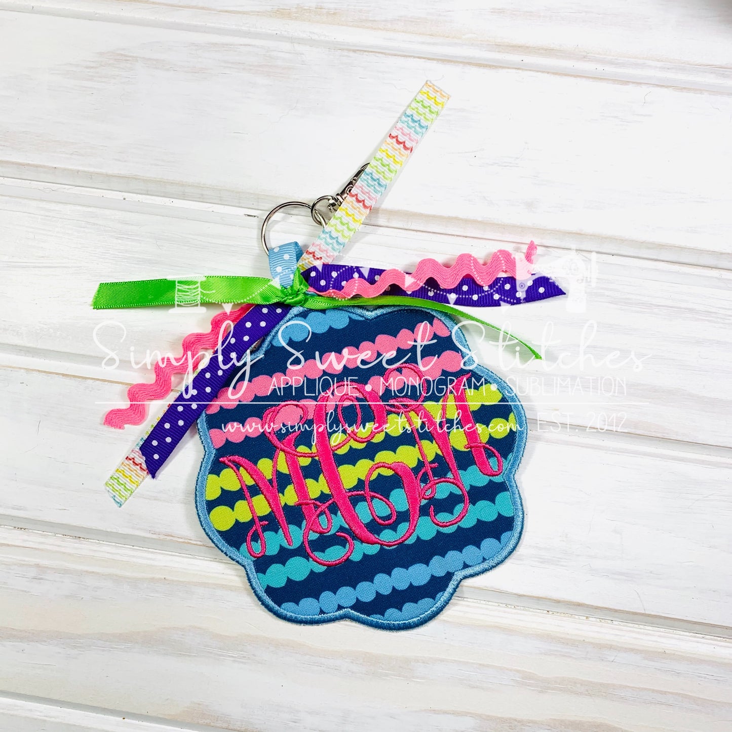 1443 - GIRL SCALLOPED CIRCLE - BAG TAG