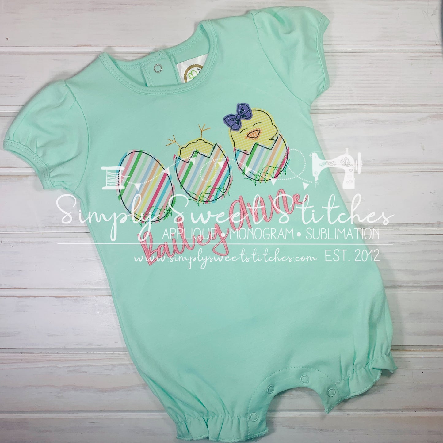 1553 - CHICKS IN EGGS WITH BOW - APPLIQUE CHILD SHIRT
