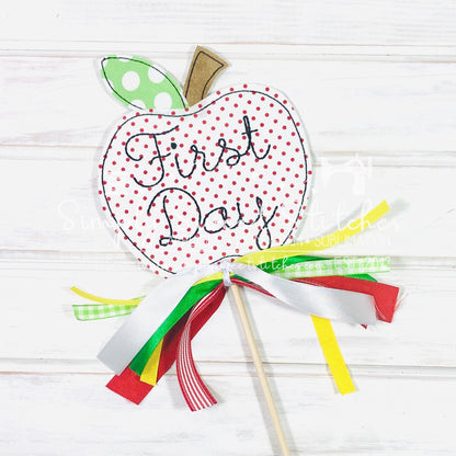 2129 - APPLE FIRST/LAST DAY APPLIQUE - WAND SIGN