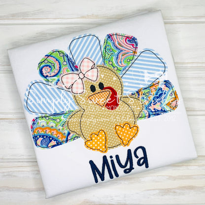 1479 - GIRL TURKEY WITH BOW - APPLIQUE CHILD SHIRT
