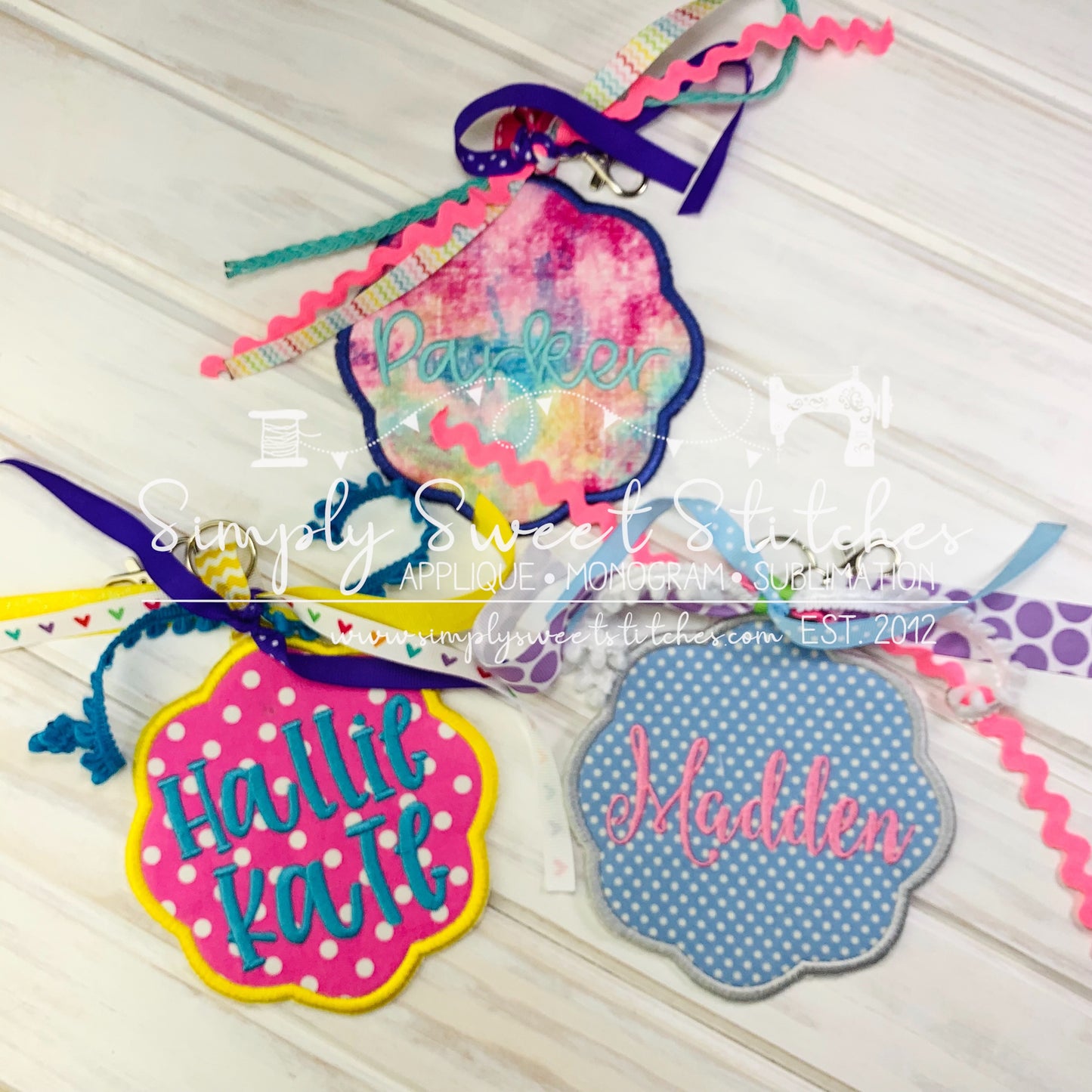 1443 - GIRL SCALLOPED CIRCLE - BAG TAG