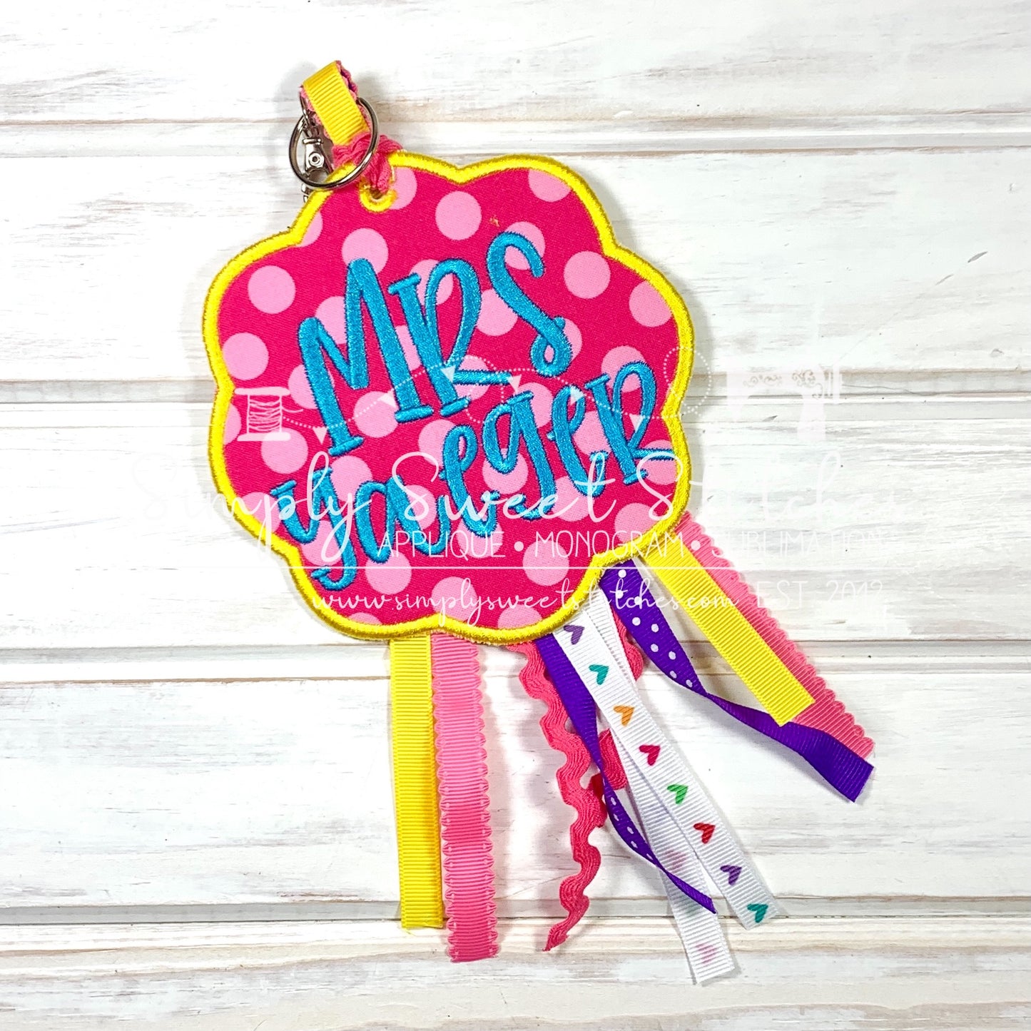 1443 - GIRL SCALLOPED CIRCLE - BAG TAG